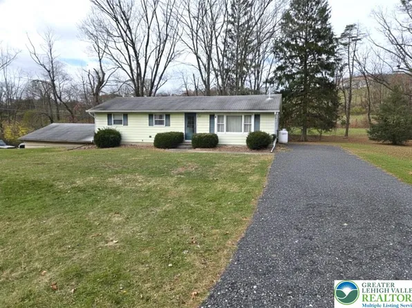 6134 Bottom Rd, Slatington, PA 18080