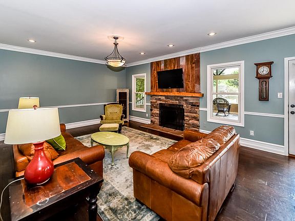 2nd image of 11412 Glen Iris Ln