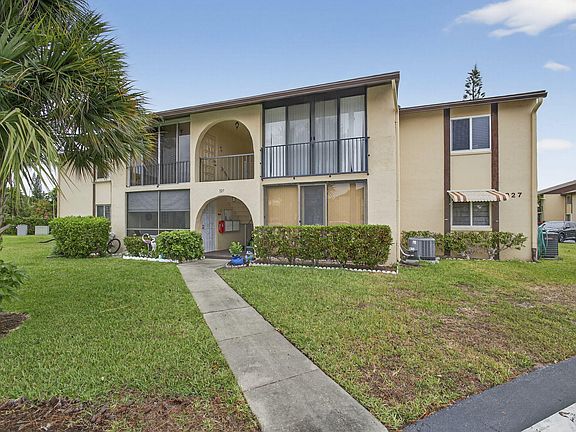 3rd image of 327 Pine Ridge Circle #A-1