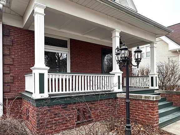 4th image of 1024 Bateman St