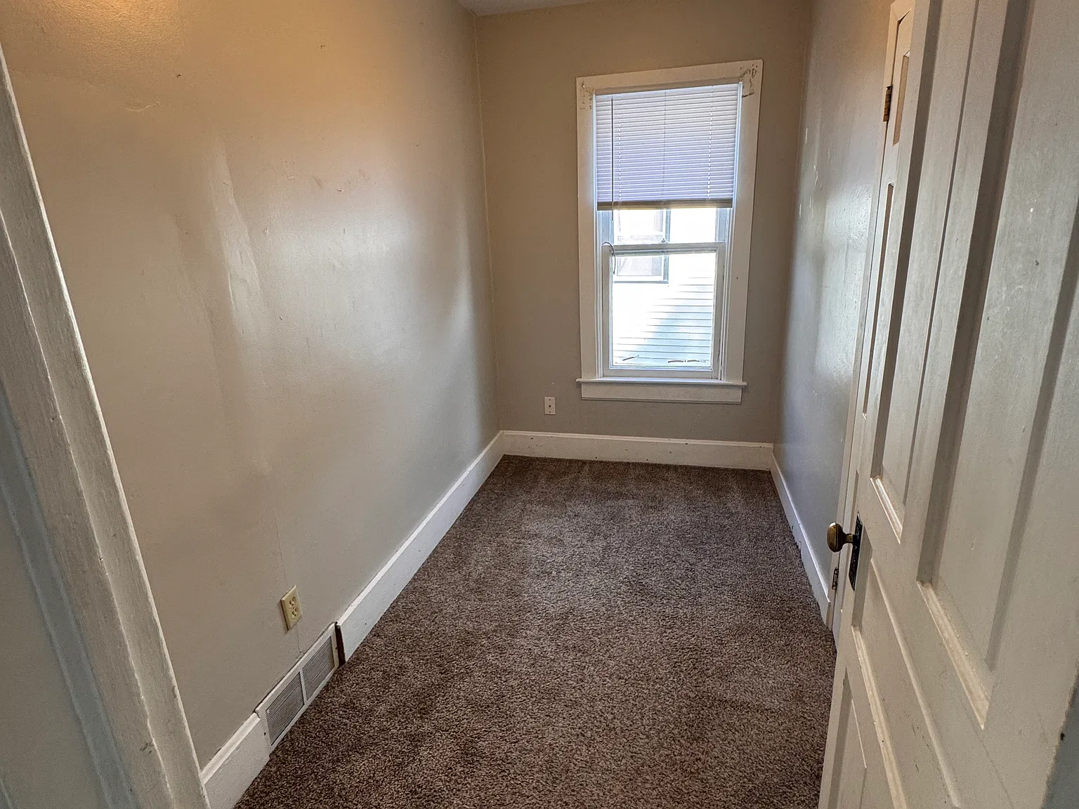2 bed, 800 sqft, $1,050 — Photo 2