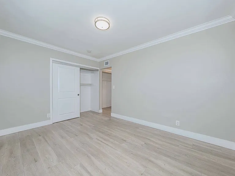 1817 E Morava Ave — Photo 16