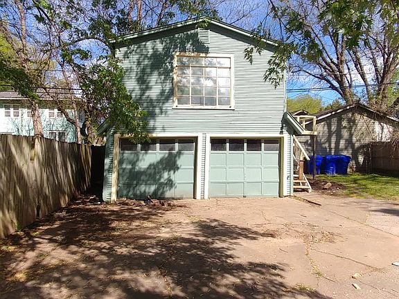 2nd image of 415 1/2 Chautauqua Ave