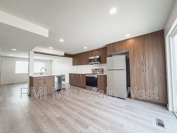 2nd image of 945 S Main St Unit 5