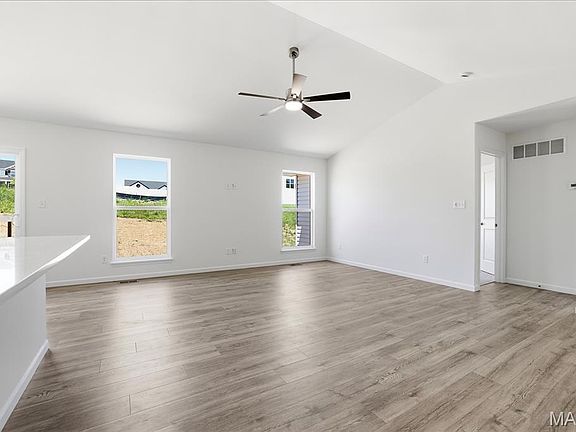 3rd image of 565 Edison Way