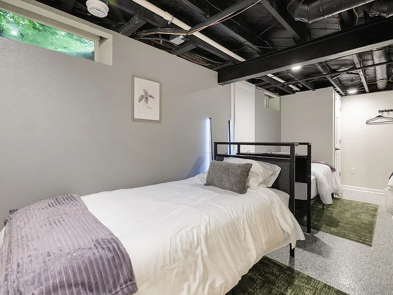 519 W Montclaire Ave — Photo 23