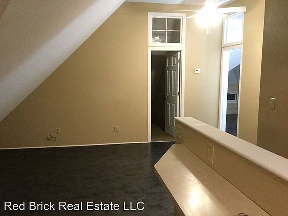 5th image of 634 S 6th St APT 4