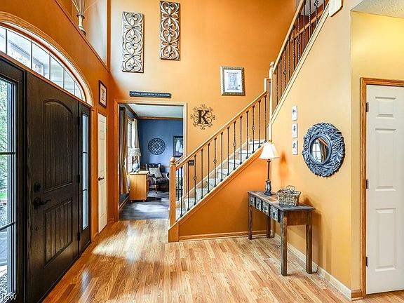 5th image of 17228 Woodlawn Ct