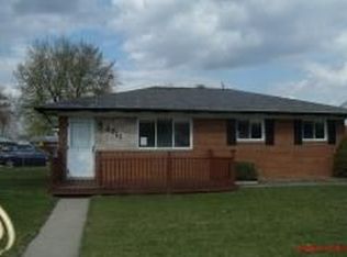 8711 Plumbrook Rd, Sterling Heights, MI 48313