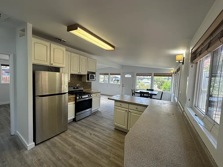 705 Palisade Dr — Photo 6