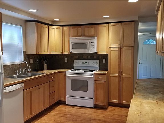 5th image of 220 Pinehurst Dr SE