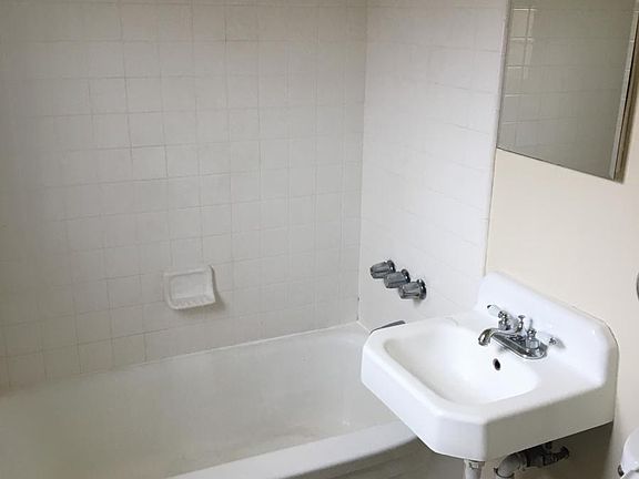 5th image of 350 1/2 E 59th St