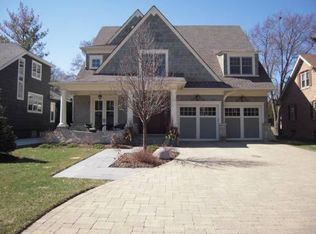 260 Middaugh Rd, Clarendon Hills, IL 60514