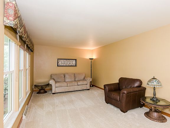 5th image of 3236 Yorkchester Dr