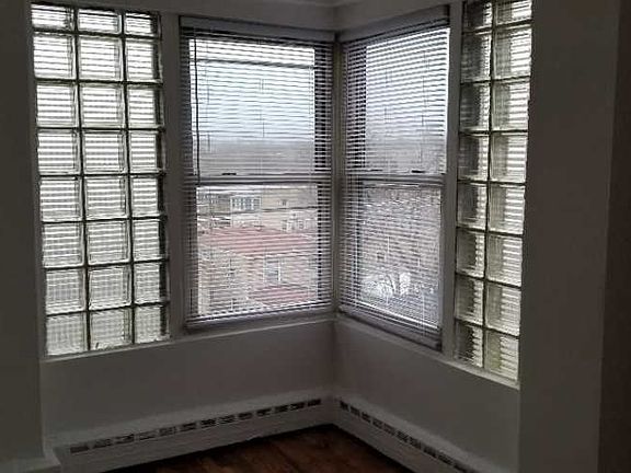 5th image of 2620 W Berwyn Ave #504