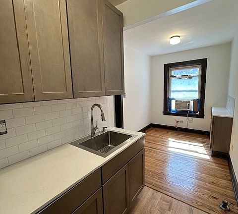 2nd image of 5248-56 N Glenwood Ave #J1
