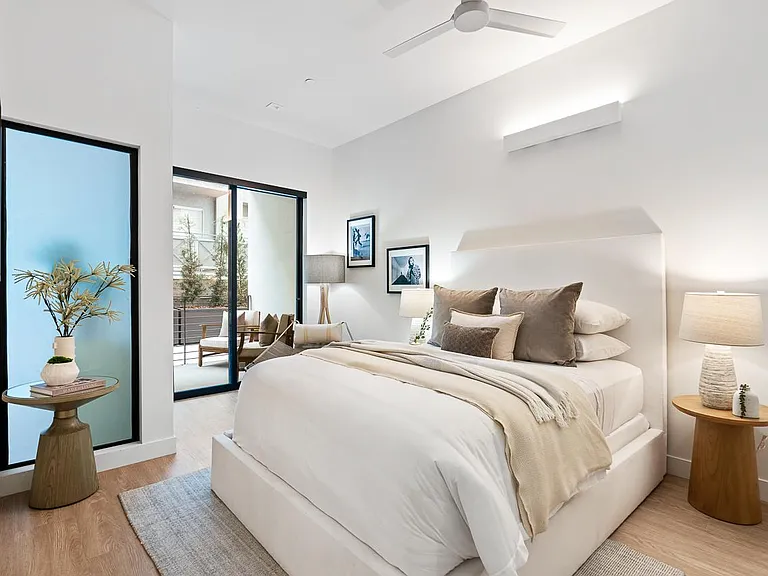 Venue Residences — Photo 60