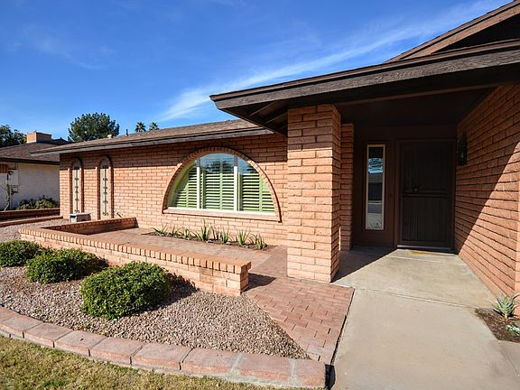 2nd image of 3822 S Siesta Ln