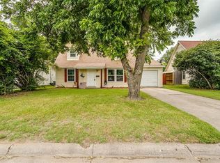 425 NW Newton Dr, Burleson, TX 76028