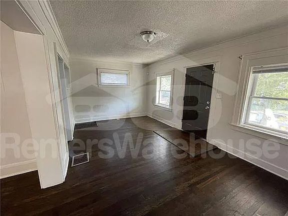 3rd image of 3326 Bales Ave