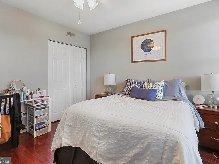 675 E Clement St — Photo 17