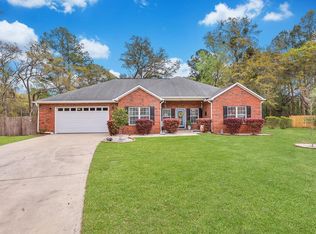 122 Colonial Dr, Midway, GA 31320