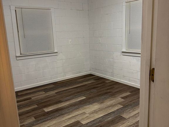 3rd image of 409 E Nelson Street