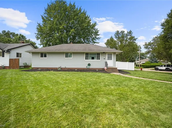 6154 Zehman Dr, Brookpark, OH 44142