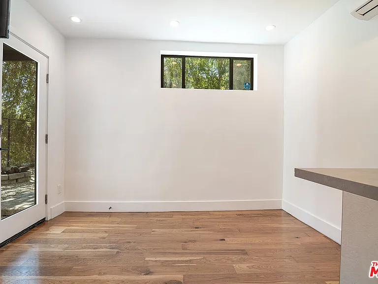 2553 1/2 Glen Green St — Photo 10