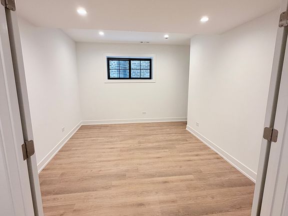 5th image of 2620 N Mozart St #G