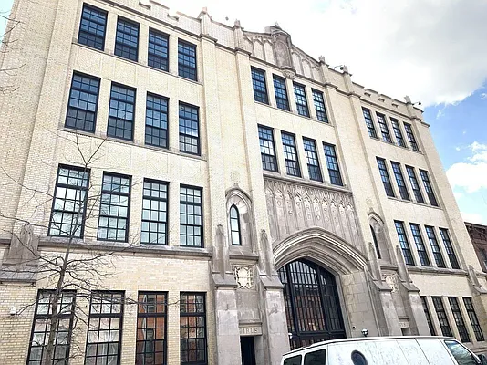 Rented by Tapiro Realty | media 16