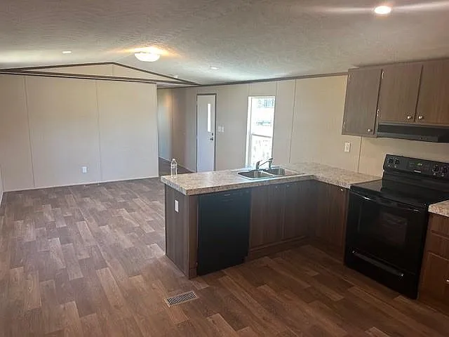 3 bed, 2.0 bath, $1,100 — Photo 4