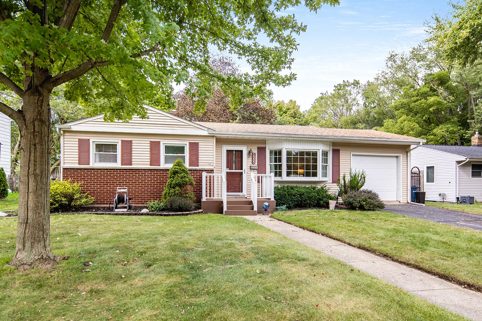 1353 Coolidge Ave photo 1