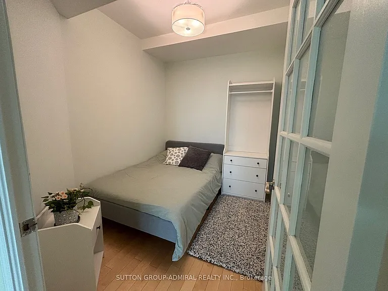 263 Wellington St W #905 — Photo 9