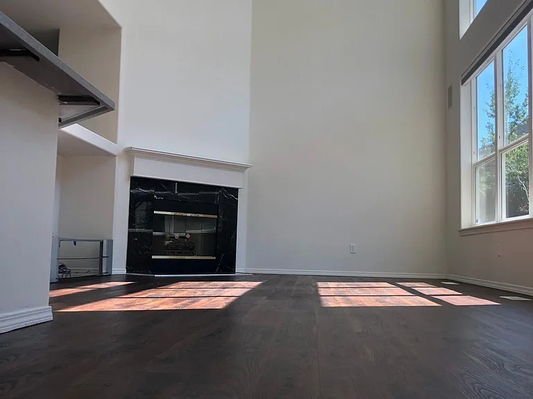 Living room with Fireplace