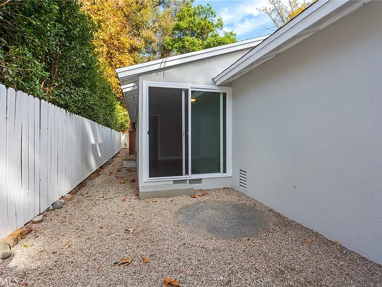 16231 Moorpark St — Photo 24