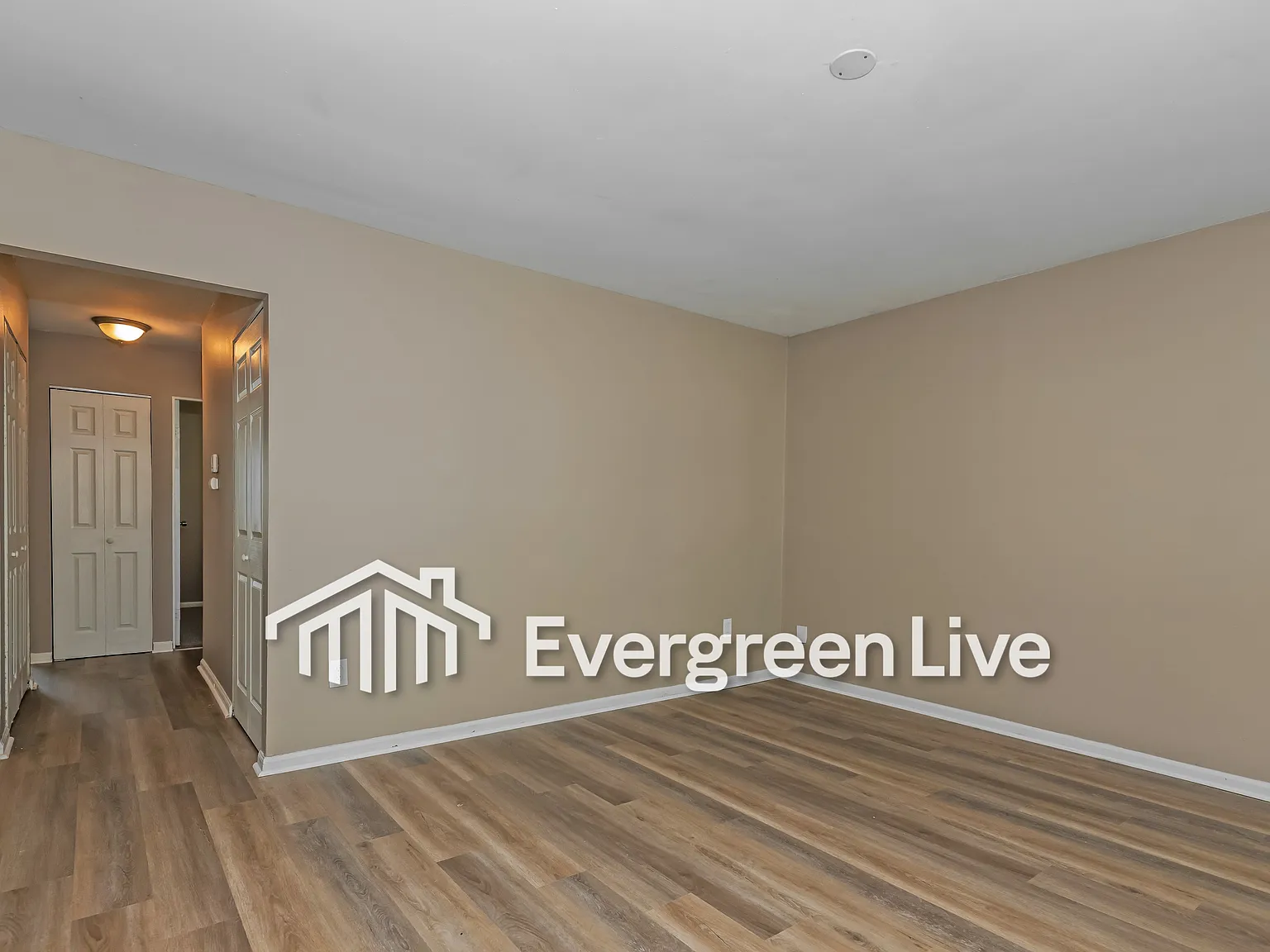 4 bed, 1.0 bath, 1114 sqft, $1,395 — Photo 3