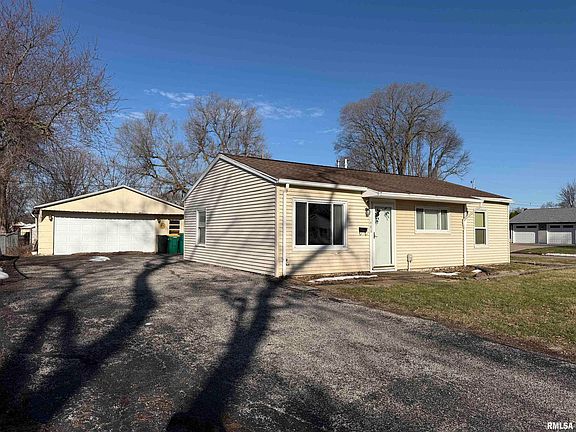 2nd image of 1480 Russell Ave