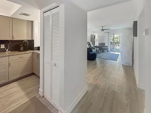 5th image of 4901 38th Way S #317