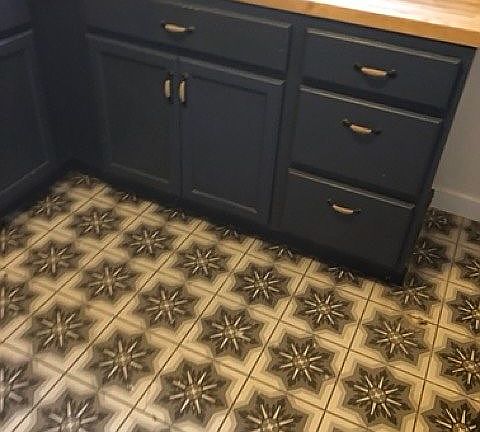 3rd image of 4730 Queen Dr