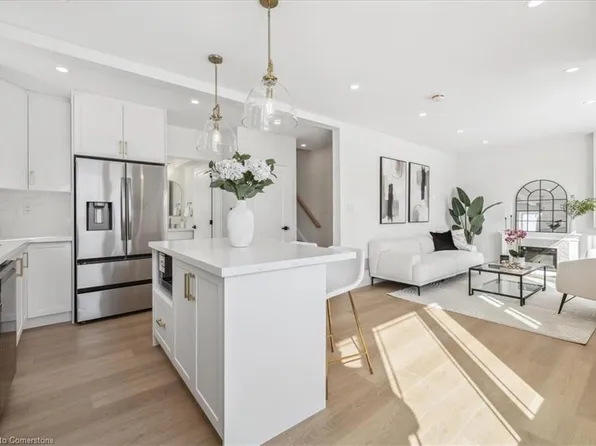 98 E 37th St, Hamilton, ON L8V 4A9