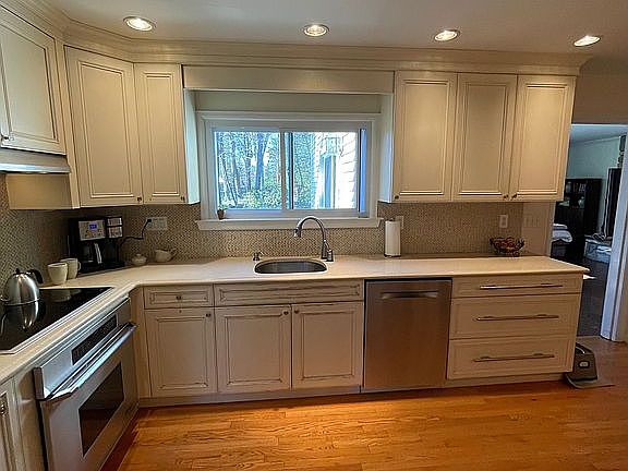 4th image of 60 Wood Ave