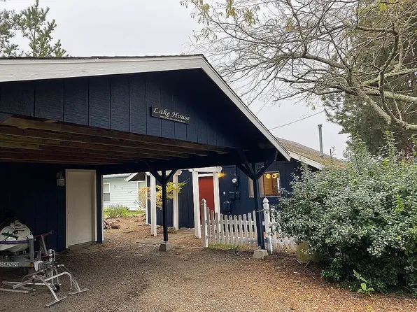 3600 W Devils Lake Rd, Lincoln City, OR 97367