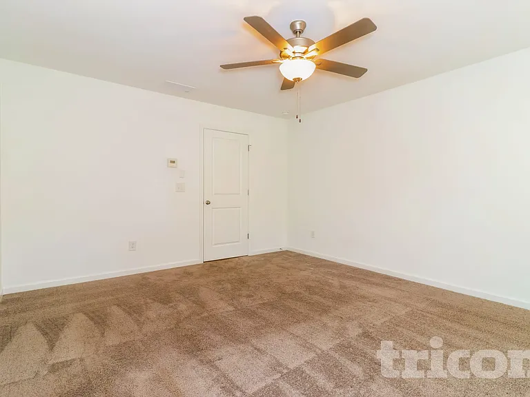 2105 Rosemary Park Ln — Photo 6