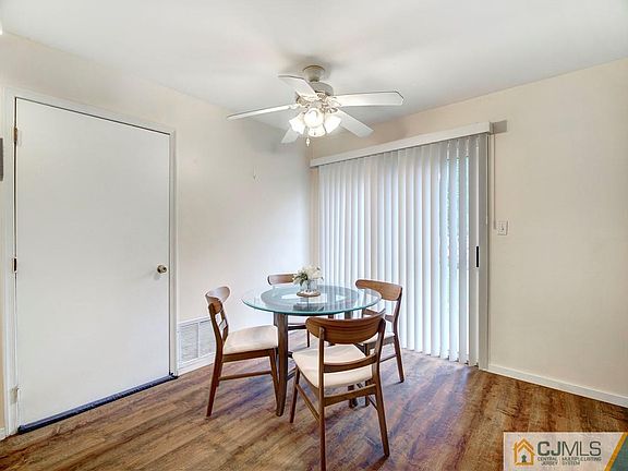 5th image of 347 McDowell Dr