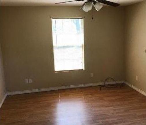 3rd image of 318 Muckleroy St