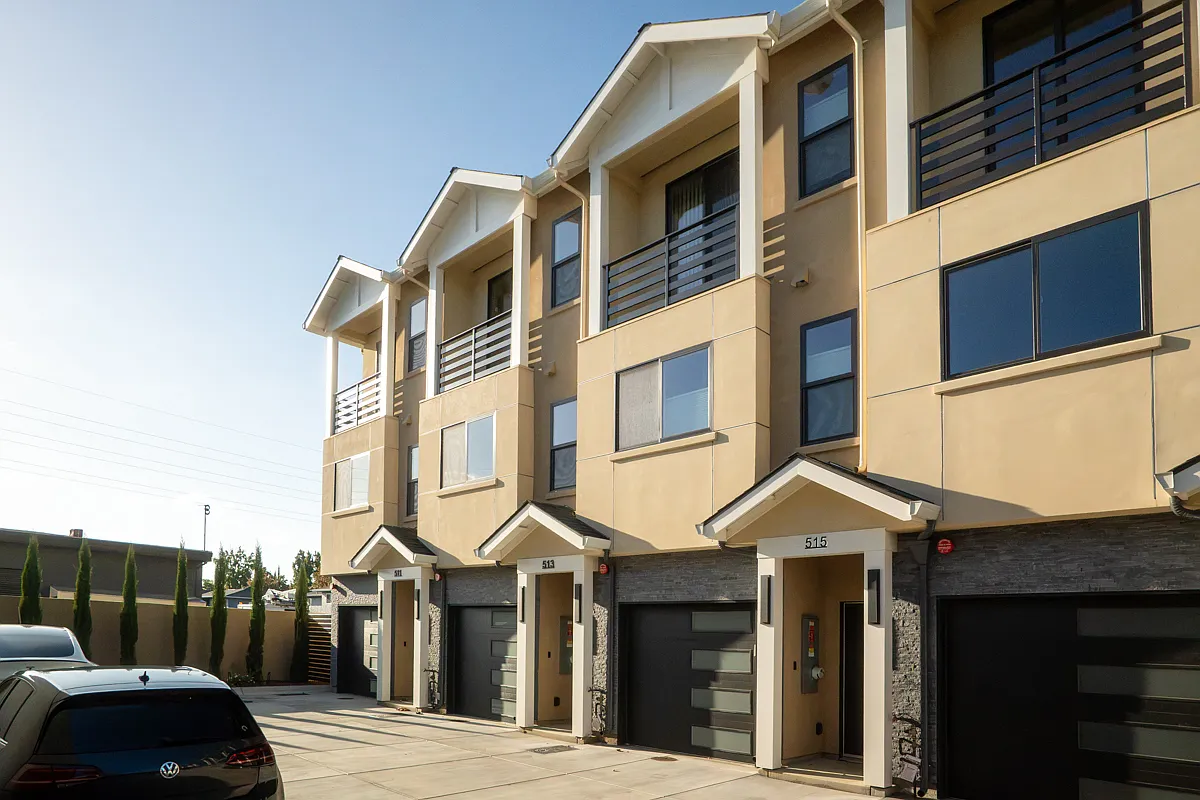 2 bed, 2.5 bath, 1332 sqft, $4,500 — Photo 2