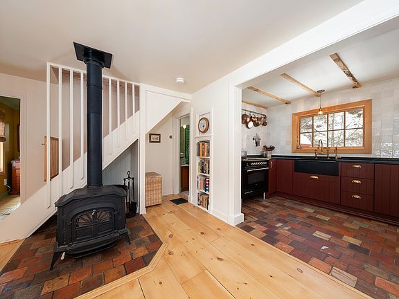 5th image of 1528 Townshend Road