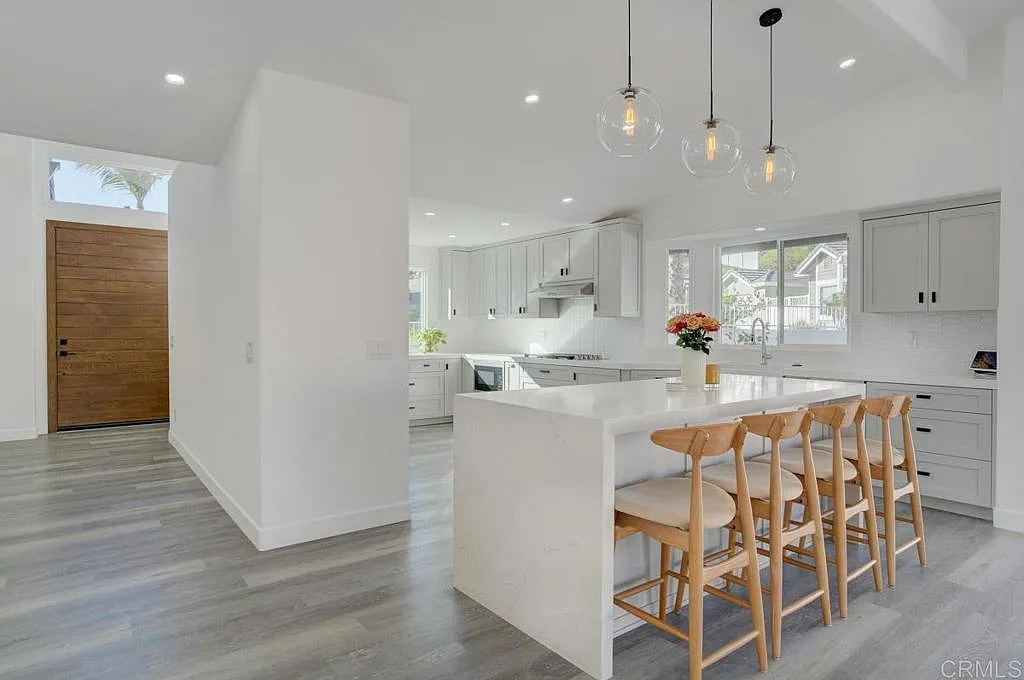 5 bed, 3016 sqft, $7,750 — Photo 4