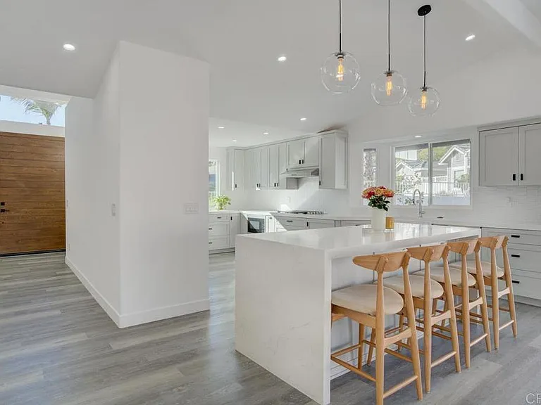 3647 Hazelhurst Pl — Photo 4